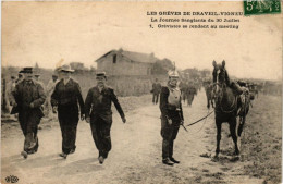 CPA PARIS Greves De Draveil-Vigneux Grévistes Se Rendant (700438) - Streiks