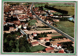 CPSM Dentelée (67) HOCHFELDEN - Vue Aérienne Du Bourg Et De La Ligne De Chemin De Fer En 1960 - Carte Colorisée - Hochfelden