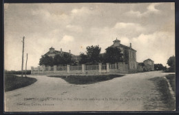 CPA Blanquefort, Les Bâtiments Scolaires Et La Route Du Port De By - Blanquefort