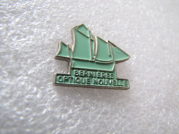 PIN'S    BATEAU   BERNIERES OPTIQUE NOUVELLE - Boten