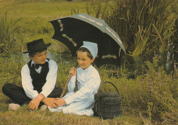 FOLKLORE DE FRANCE. - SUD VENDEEN. Lot De 4 Jeunes Couples En Costume Régional - Collections & Lots