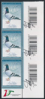 ** 2015 Postagalamb Olimpia 145Ft ívsarki Vonalkódos Hármascsík A Tervező Aláírásával / Mi 5756 Corner Stripe Of 3 With  - Otros & Sin Clasificación