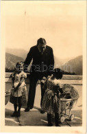 ** T2/T3 Adolf Hitler With Children. Photo-Hoffmann - Non Classificati