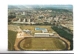 CPM DPT 25 SOCHAUX , LA PISCINE ET LE STADE - Sochaux