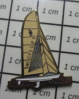 1221 Pin's Pins / Beau Et Rare / SPORTS / AMERICA'S CUP 92 EN AVANT LA FRANCE BATEAU VOILIER - Zeilen