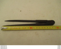 Compas     Début 20 Em    -   19 Cm  Marquage  Illisible  Et Tout Acier - Ancient Tools