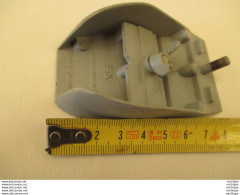 Tres Petit Rabot En Metal 8 Cm Sur 5 Cm Lame Tres Tranchante Tres Bon Etat - Ancient Tools