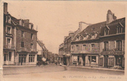 *** 22  ***   PLANCOET  Place Et Grande Rue Micro Déchirure  Neuve - Plancoët