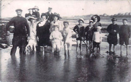 14  - Calvados - COURSEULLES Sur MER -  Carte Photo - Photo De Famille A La Plage - 1909 - Courseulles-sur-Mer