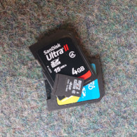 Lots Une Carte Sd 4gb  Une Micro Sd 4gb  Un Adaptateur Micro Sd - Other Formats