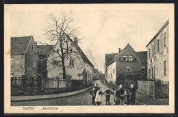AK Deuben / Teuchern, Dorfstrassse Mit Kindern - Teuchern