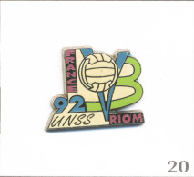 Pin's Sport - Volley Ball / UNSS Club De Riom (63). Estampillé Image In. Zamac. T1078-20 - Volleybal