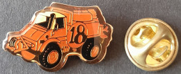 PIN'S - CAMION DE POMPIER - 18 - Pompieri