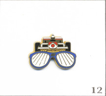 Pin's Mode Et Beauté - Lunettes / “Alain Prost“ Avec F 1. Est. Pouilloux Alain Prost. Zamac Fin. T1080-12 - F1