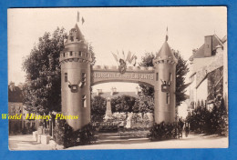 CPA Photo - MEURSAULT - Panneau Installé Pour L' Inauguration Du Monument Aux Morts - Vers 1923 - Cote D' Or - Meursault
