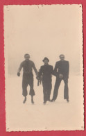 Patinage Sur Glace ... 3 Patineurs ...carte Photo Anonyme  ( Voir Verso ) - Eiskunstlauf