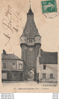 P10-18) DUN SUR AURON (CHER) LE BEFFROI - (ANIMEE - HABITANT) - Dun-sur-Auron