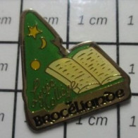 410e Pin's Pins / Beau Et Rare / ADMINISTRATIONS / LYCEE COLLEGE BROCELIANDE LIVRE OUVERT - Administración