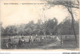 AJKP8-0794 - SPORT - GYMNASTIQUE SUR LA PISTE ECOLE ARCUEIL - Gymnastik
