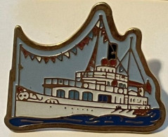 BATEAU - NAVIRE - BOAT - BOOT - BARCA - WALDSTATTERSEE - DRAPEAU SUISSE - SWISS FLAG - CHEMINEE -       (30) - Boten