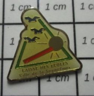 412c Pin's Pins / Beau Et Rare / ADMINISTRATIONS / CAISSE DES ECOLES VILLE DE LA SEYNE SUR MER - Administración