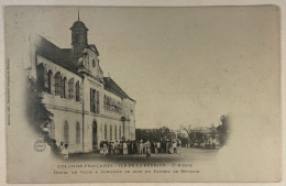 Colonies France - St Pierre - île De La Réunion- Conscrits Jour De Révision Devant L'Hôtel De Ville. Vers 1920 - Riunione