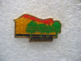 Pin's Du Collège Privé Des Missions Africaines De HAGUENAU (dépt; 67) - Administración