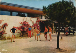Delcampe - CPM LE PRADET Village Vacances Familles Jeux De Boules (1114376) - Le Pradet