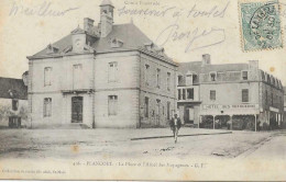 22     Plancoet        -  La Place Et L'hotel Des Voyageurs - Plancoët