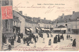 LOUE - Place De L'Eglise - Sortie De Messe - Très Bon état - Loue