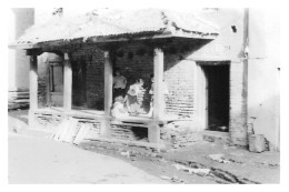 NEPAL KATMANDOU Ga Kiaba Marg Vers L'ancienne Farmacy Année 1984 Katmandhu Katmandu KATHMANDU N° 26 \MR8073 - Nepal