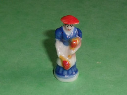 A / Fèves / Fève / Personnages : Paysanne , Blé   T116 - Santons
