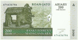 Madagascar - 200 Ariary ( 1000 Francs ) - 2004 - Unc. - Pick 87.a - Sign. 5 - Madagascar