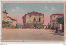 B22-47) DAMAZAN - LOT ET GARONNE - PLACE GAMBETTA - CAFE DE LA PAIX - ANIMEE - ( 2 SCANS ) - Damazan