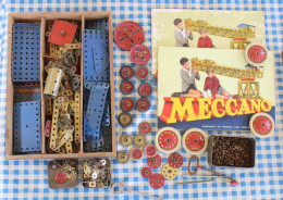 MECCANO LOT DE PIECES DU JEU DE CONSTRUCTION + 2 NOTICES DE MONTAGE 1957 ET 1954 - Meccano