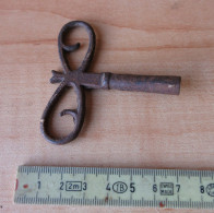 LADE D -  OUDE HORLOGESLEUTEL. IJZER NEGENTIENDE EEUW - ANCIENNE CLÉ DE MONTRE. FER XIXE SIÈCLE - Other & Unclassified