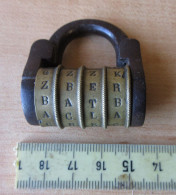 LADE K -  Frans Hangslotje Van Het Type Edme Regnier Met Alfabetische - Cadenas Français De Type Edme Regnier à Inscrip - Ancient Tools