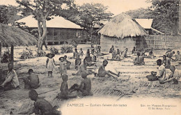 Zambia - Schoolgirls Weaving Mats - Publ. Missions Evangéliques De Paris - Zambia
