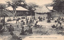 Zambia - SEFULA - Schoolgirls Weaving Mats - Publ. Unknown - Zambia