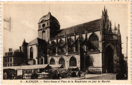 Delcampe - CPA ALENCON - Notre-Dame Et Place De La Magdelaine Un Jour De Marché (435359) - Alencon