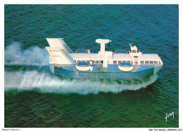 ARUP10-0592-BATEAU - Naviplane N.300 En évoluant Sur Plan D'eau - Hovercrafts
