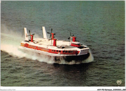 AHYP10-0889 - BATEAUX - CALAIS - LA COMPAGNIE HOVERLLOYD ASSURE LA TRAVERSEE DE LA MANCHE - Hovercrafts