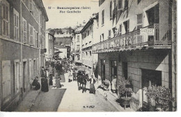 38 - BEAUREPAIRE - Belle Vue Animée Rue Gambetta ( Garage Chabrit , Hôtel De La Poste ) - Beaurepaire