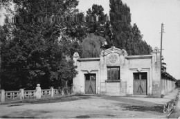 Pessac - La Salle Des Fêtes Et Un Coin Du Parc - Pessac
