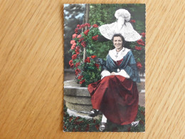 Vieux Folklore Costume En Couleurs - La Normandie - Le Papillon D'Avranches - Dans