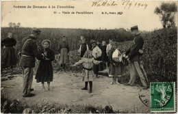 PC CUSTOMS SCENE DE DOUANE A LA FRONTIERE VISITE DE PACOTILLEURS (a45207) - Customs