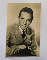 Peter Finch  - English-Australian Actor - Signature , Autogram , Autograph - Actors & Comedians