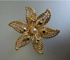 Vintage Brosche – Blütenform – Goldfarben Mit Strass & Perle - Etnica
