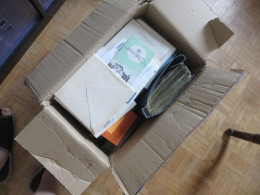 UN LOT DE 1er JOURS,,,,,,,,,,,,,, MAJORITEE OU TOUT ??   ,,  FRANCE ,,,vendue Comme C'est - Vrac (min 1000 Timbres)