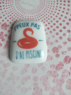 Fève Artfun J'peux Pas J'ai Piscine - Olds